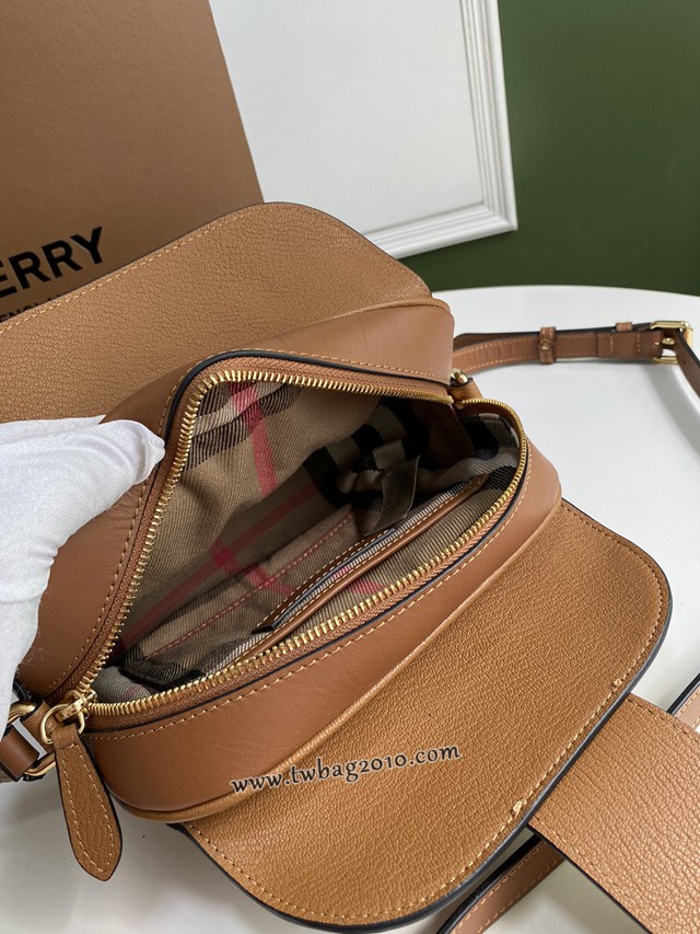 Burberry專門店新款搭扣包 巴寶莉粒紋皮革單肩斜挎女包 yxb1274
